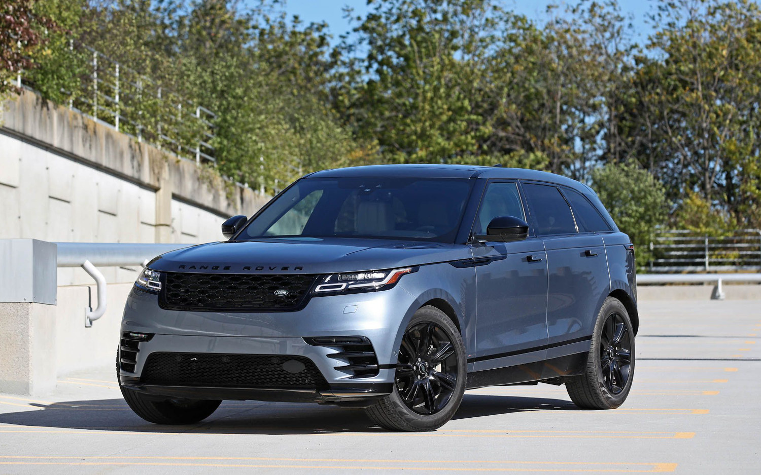 Land Rover Range Rover Velar RDynamic HSE 2018 SUV Drive